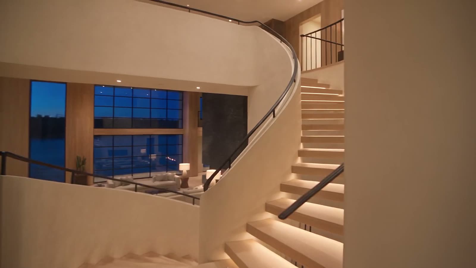 Treppe und Obergeschoss der Villa Riverside